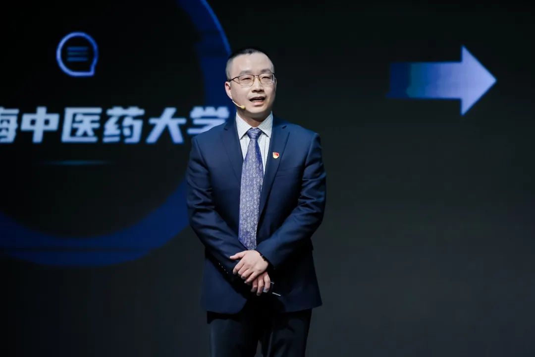 beat365附属第七人民医院副院长胡聃荣获“2023浦东十大杰出青年”称号