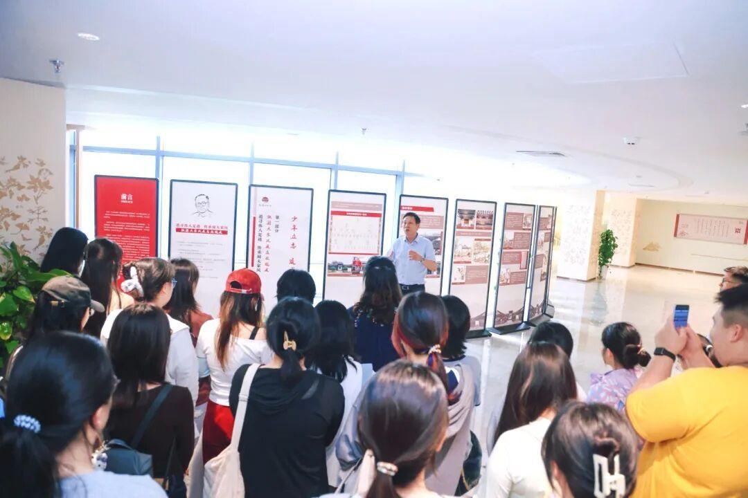 红色家风润杏林 张闻天家风展走进beat365中国官方网站
